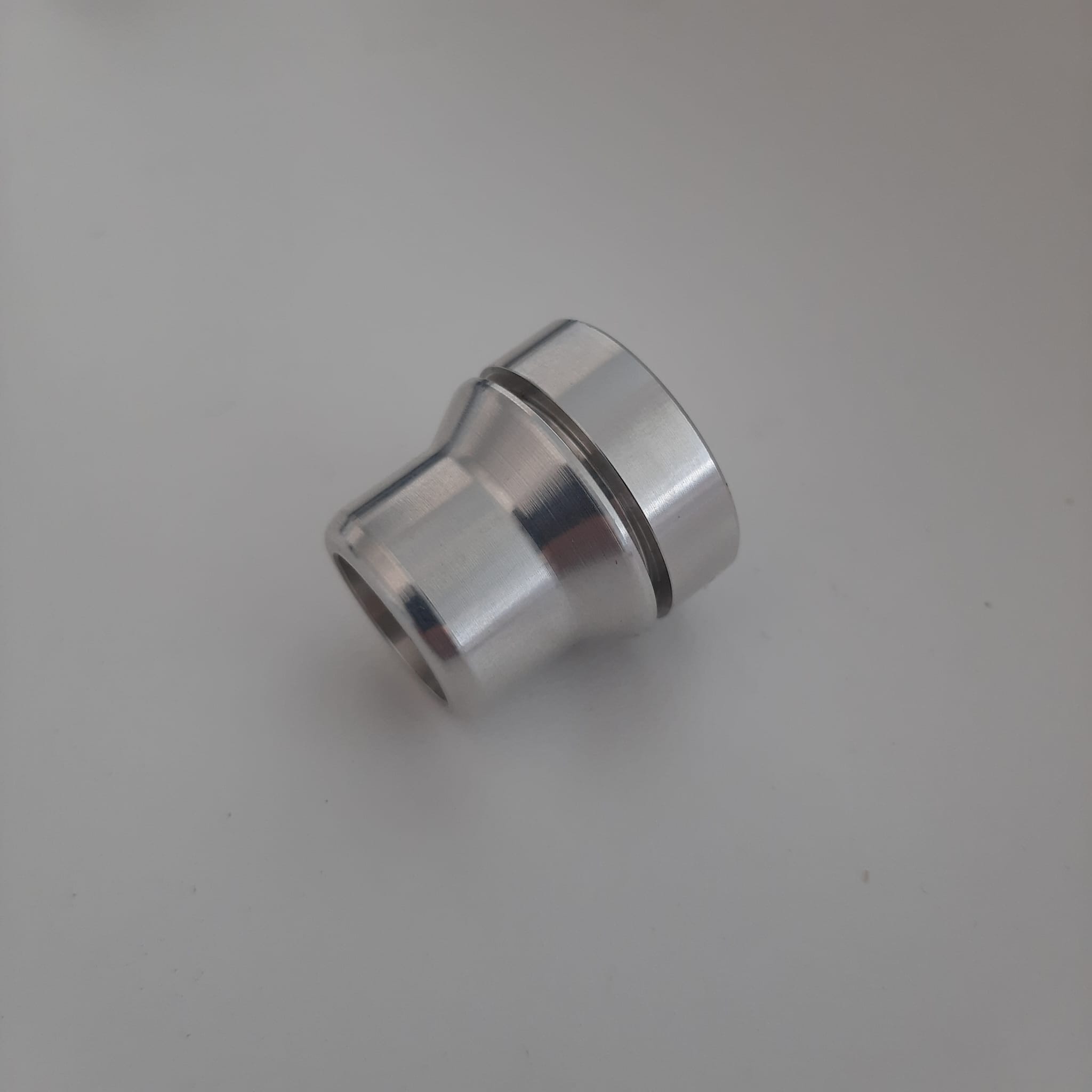 CNC soustružený konektor
